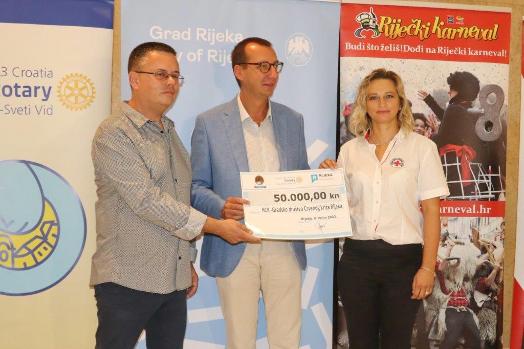 Crvenom križu Rijeka uručena vrijedna donacija Humanitarnog karnevalskog Gala partyja